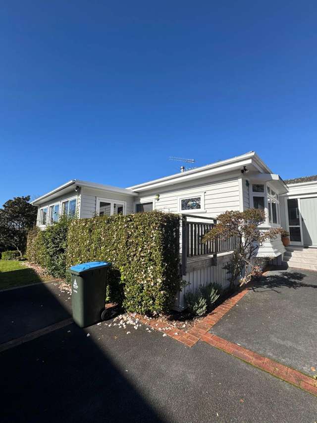Spacious 4-Bedroom Family Home in Greenlane
