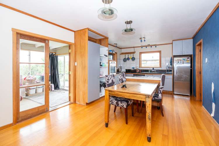 90 Houchens Road Glenview_10