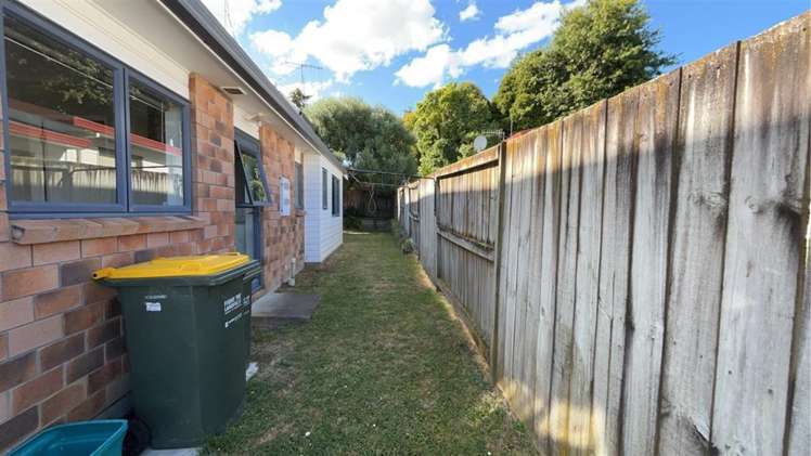 8D Inverness Avenue Hamilton East_22