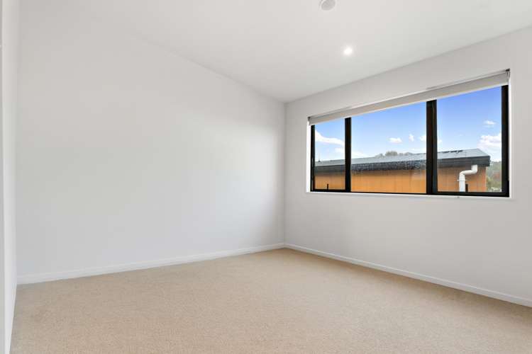 16/18 Hewlett Road Massey_15