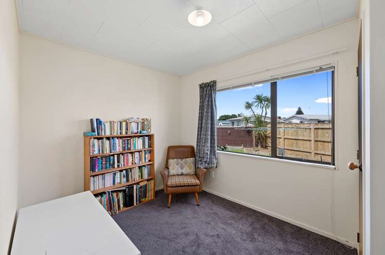 11 Simcox Street Otaki Beach_15