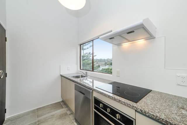 2/6 Sovereign Place Glenfield_4