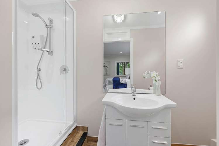 86 Beach Road Mellons Bay_15