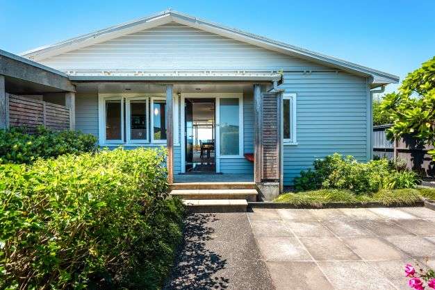 169 Ocean View Road in Oneroa on Waiheke Island