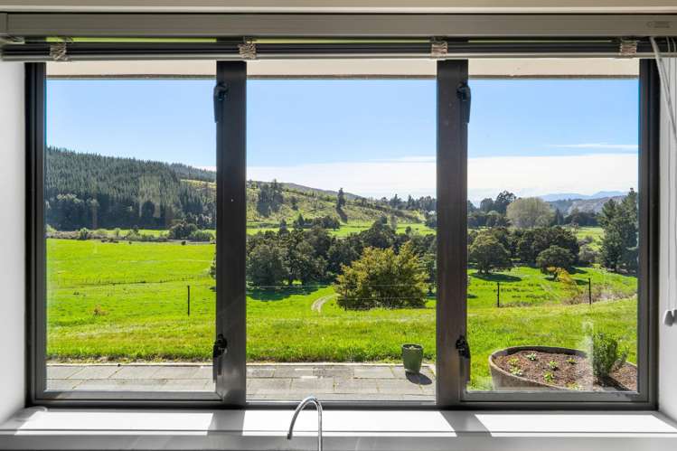 76 Pretty Bridge Valley Road Wakefield_10