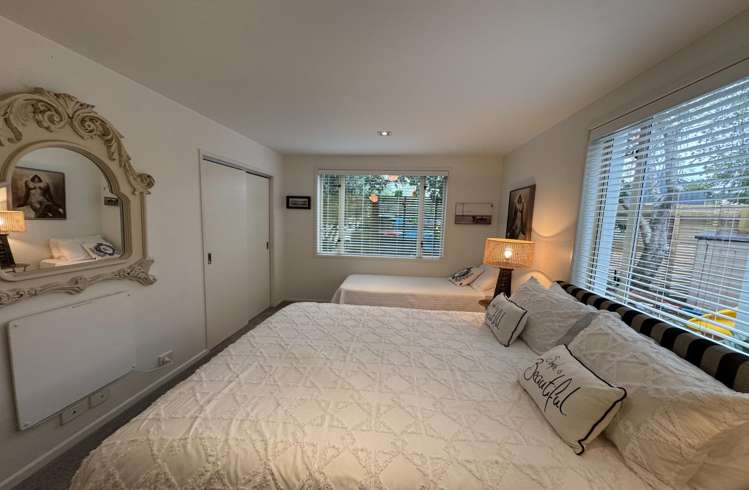 10/25 The Strand Onetangi_13