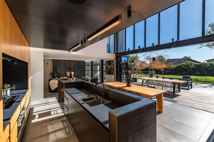 9 Walnut Avenue Strowan_12