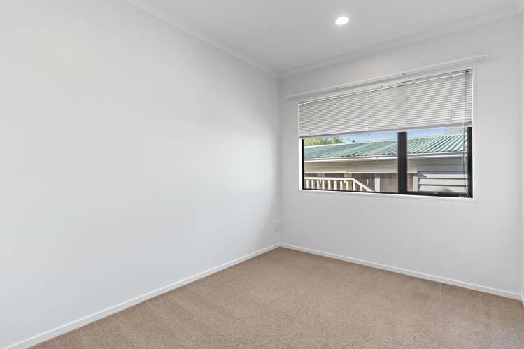 8a Coey Place Glen Eden_9