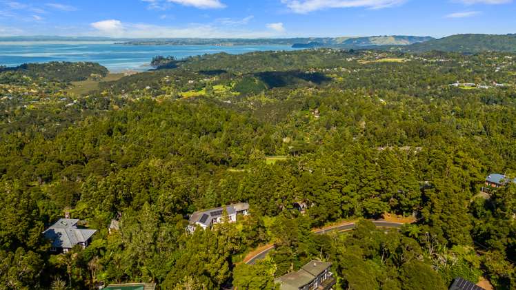 98 Scenic Drive Titirangi_21