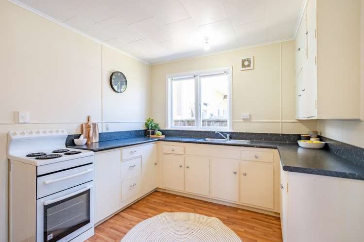 37 Plunket Avenue Petone_10