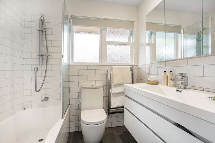 33 Muir Avenue Mangere Bridge_17