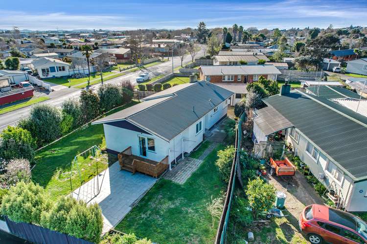 2 Rhonda Avenue Deanwell_12