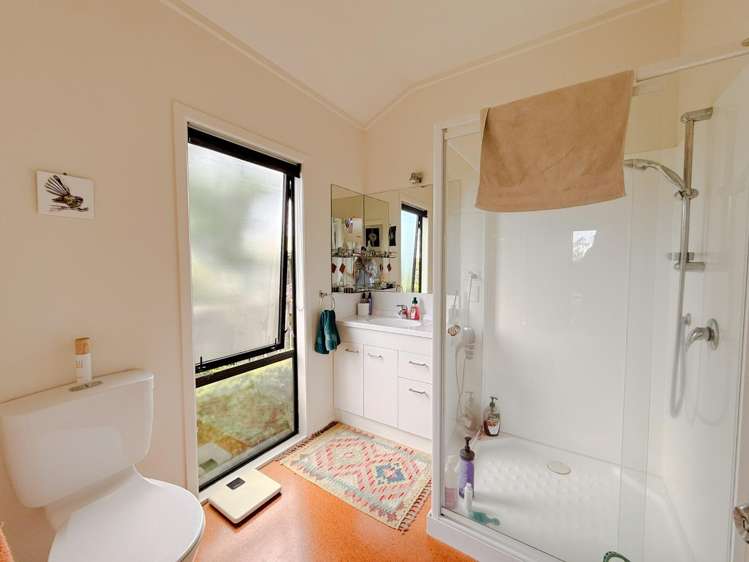 54 Hinekura Avenue 11210_14