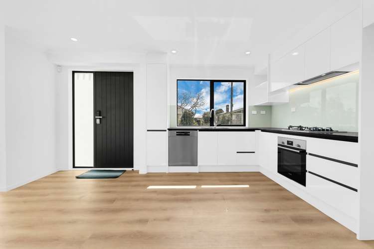 8A Gardiner Grove Mangere_5