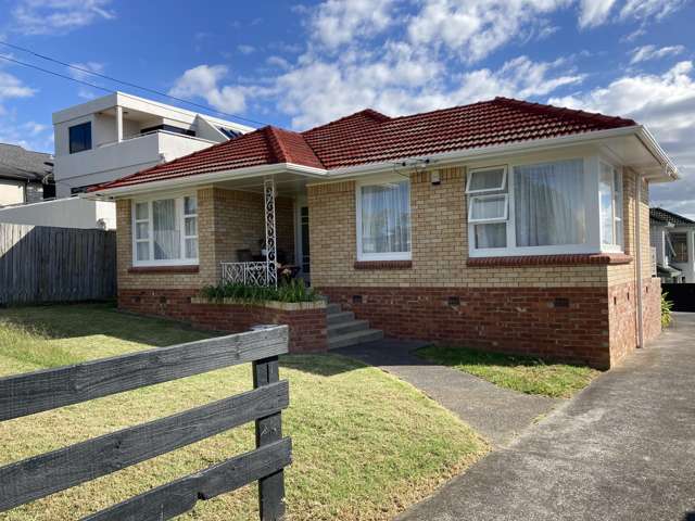 Mellons Bay, 3 Bedroom house