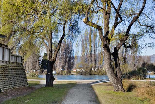 16 Lagoon Avenue Albert Town_3