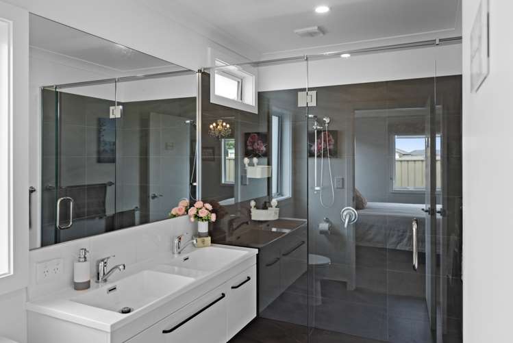 10 Pelorus Avenue Poraiti_15