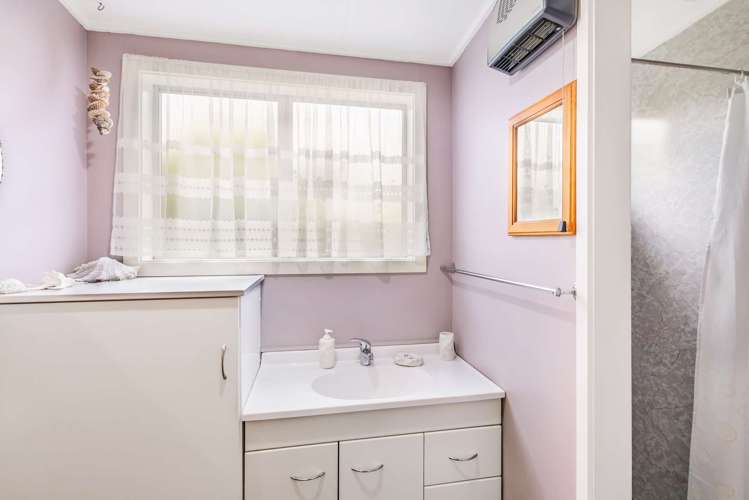 64 Leamington Street Waikaia_11