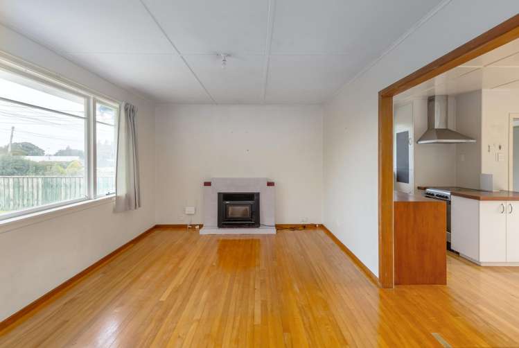 38 Woodward Street East_3