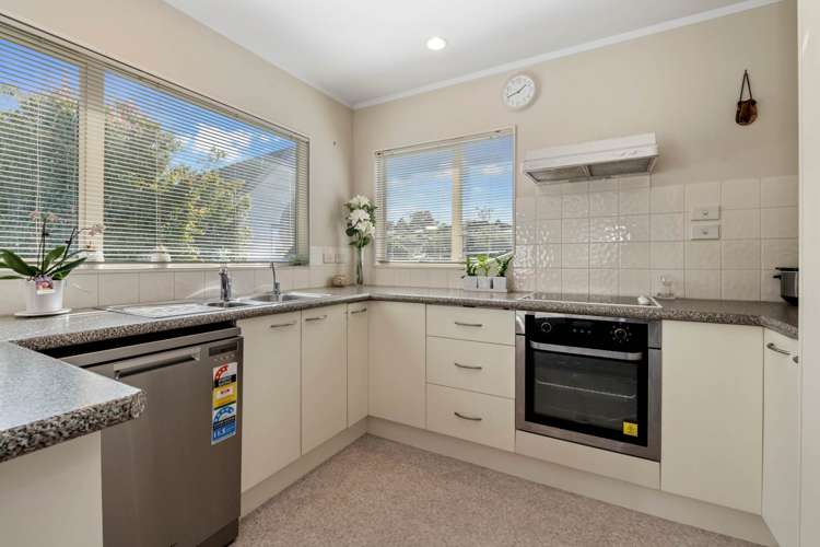 2/10 Brookvale Park Stanmore Bay_7