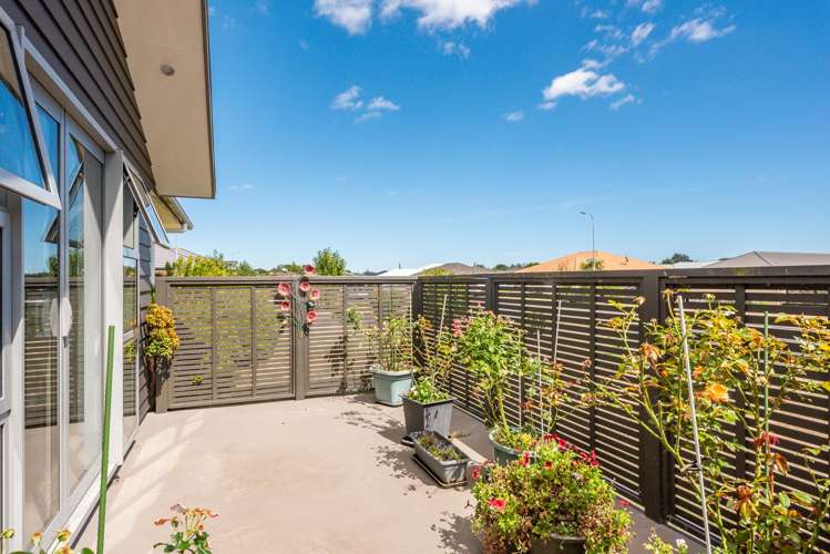 24 Barry Curtis Place_2