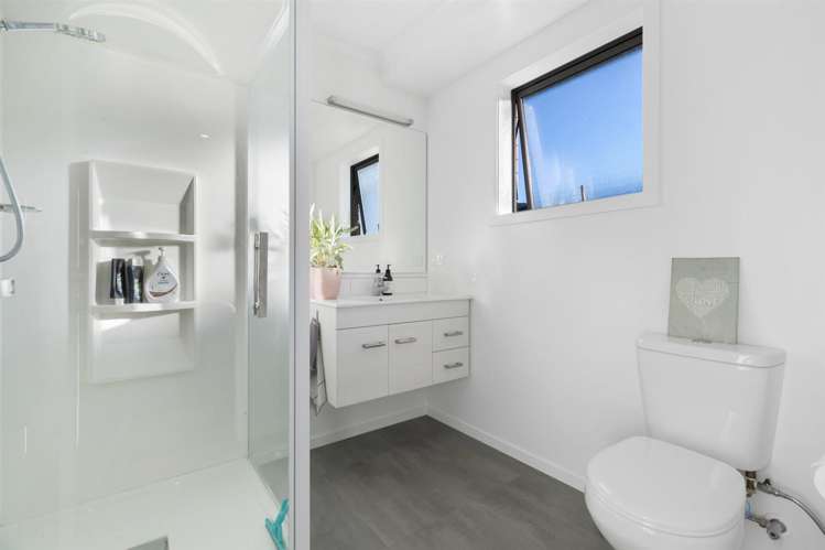 2 Kingfisher Crescent Albert Town_7
