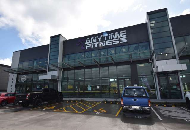 SUPERB BRAND NEW RETAIL - ORMISTON