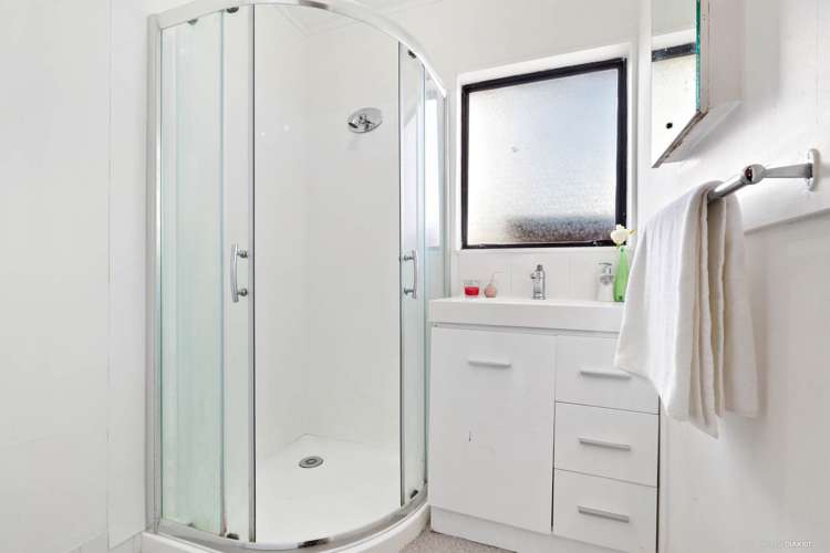 2/32 Kennington Drive Clendon Park_4