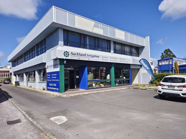 High-Profile Greenlane Showroom Opportunity