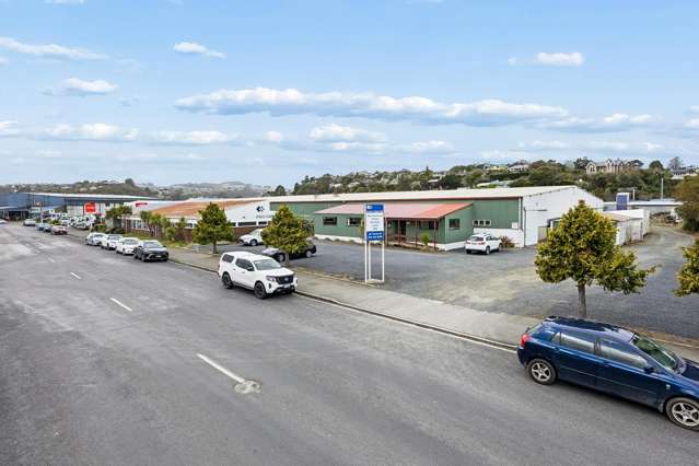 Large Profile Warehousing For Lease