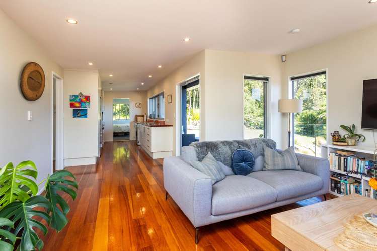 296 Piha Road Piha_41