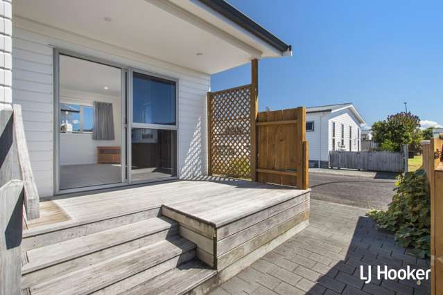 Coastal Charm 2 Bedroom Cottage in Seaford Park