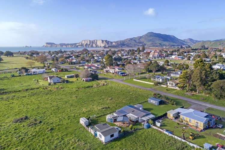 3 Banks Street Tolaga Bay_15