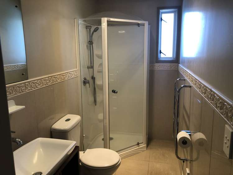 8 Garmons Way Castor Bay_12