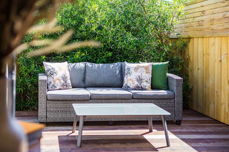 2/7 Grays Road Plimmerton_8