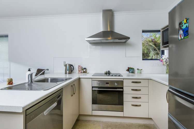 12 Serrata Place Browns Bay_16