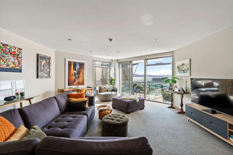 6D/82 Cable Street_1