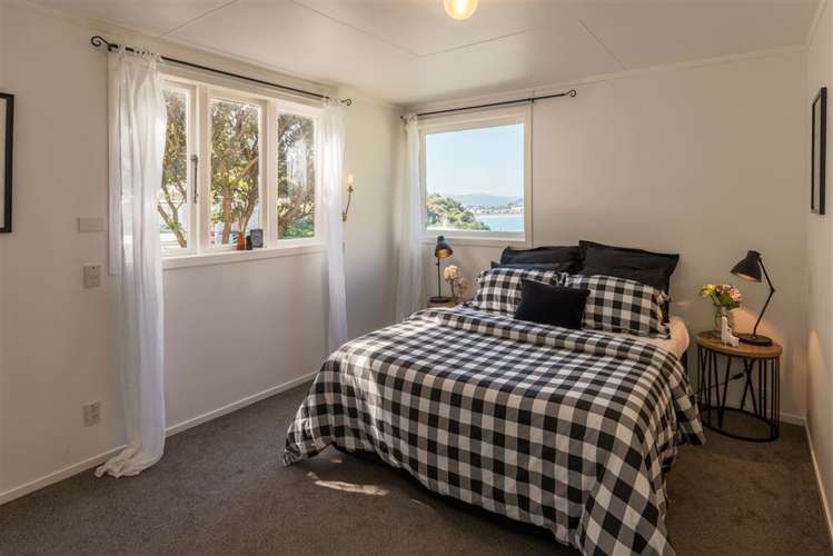 13 Hungerford Road Lyall Bay_8
