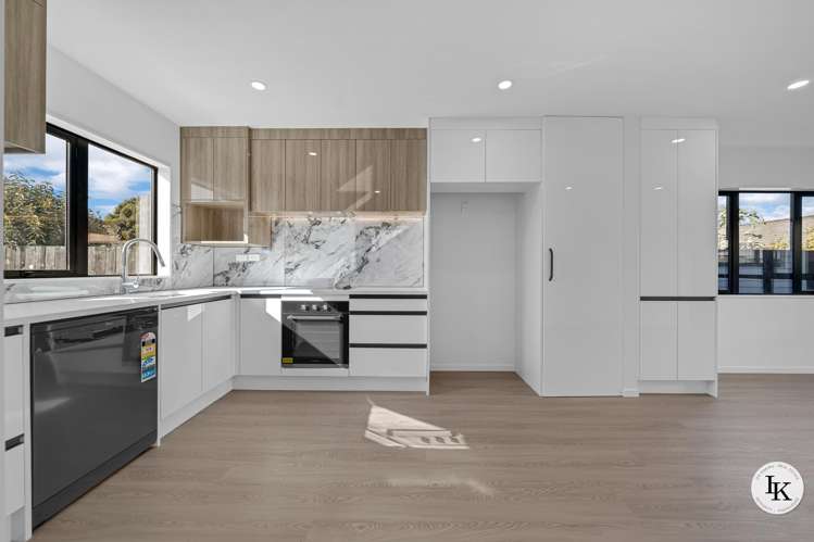 8D Benton Place Manurewa_2