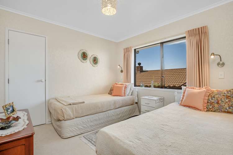 14 Saint Simon Place Botany Downs_12