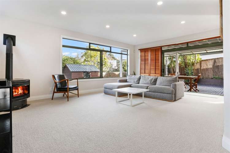 2/305 Lake Road Hauraki_5