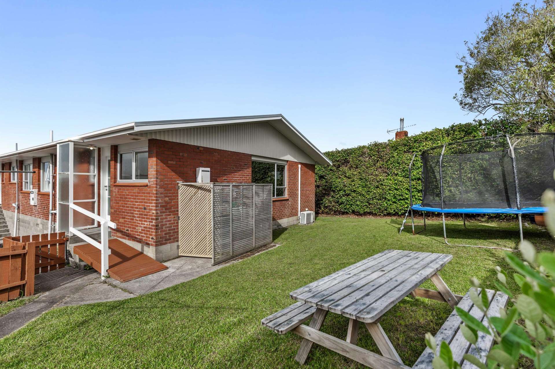 2/4 Illana Place Ranui_0