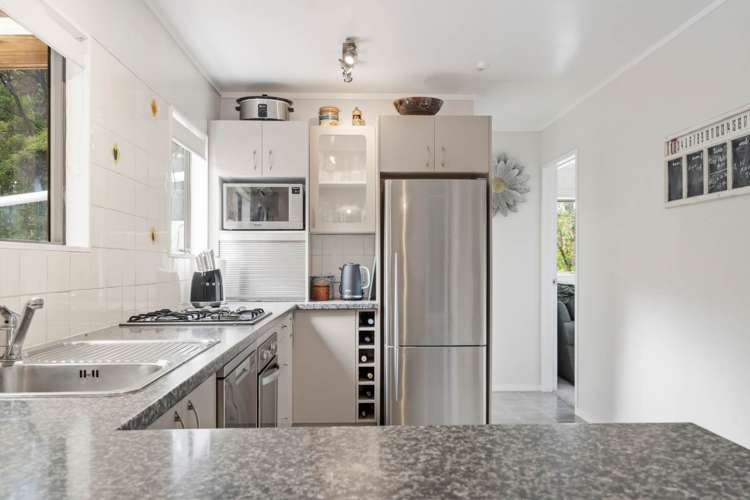 11 Ngarahana Avenue Paremoremo_11