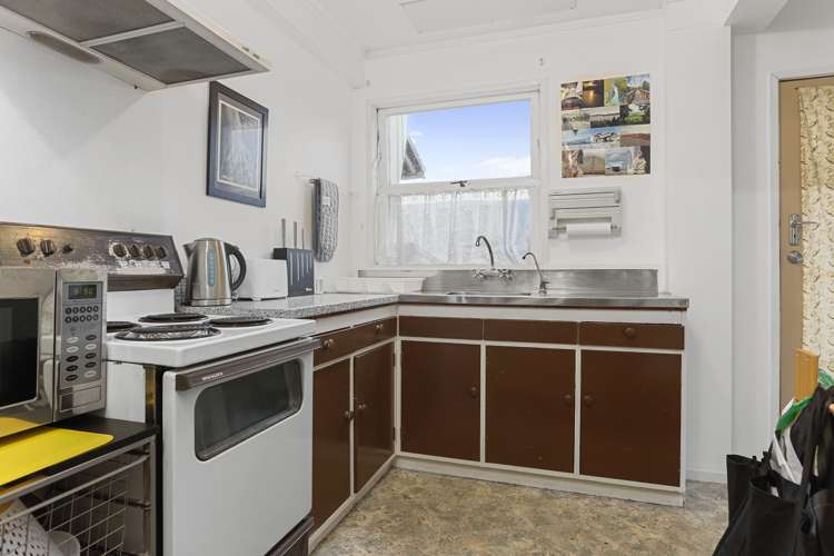 21 Queen Mary Avenue New Lynn_12