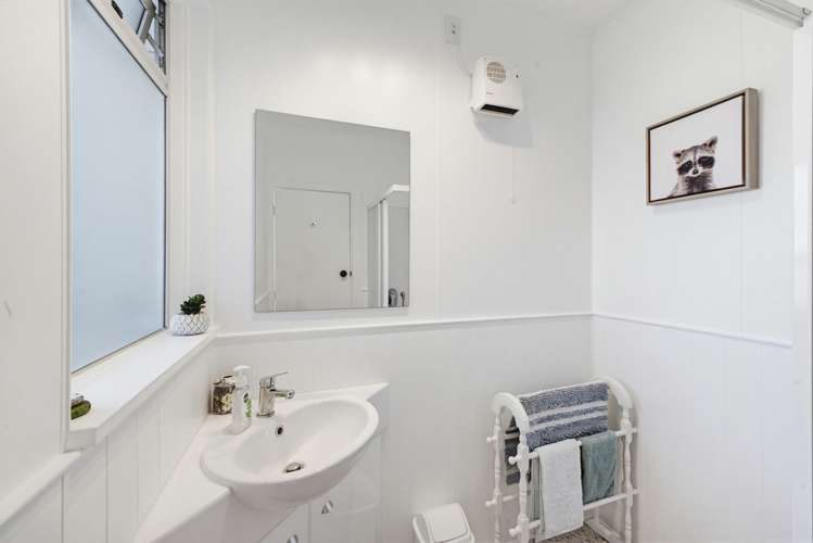 10 Lawry Street Moturoa_16