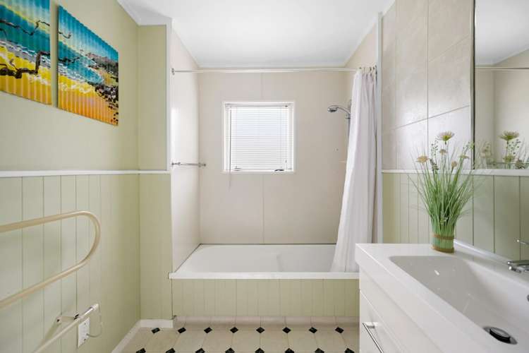 53 Splitt Avenue Glenview_19