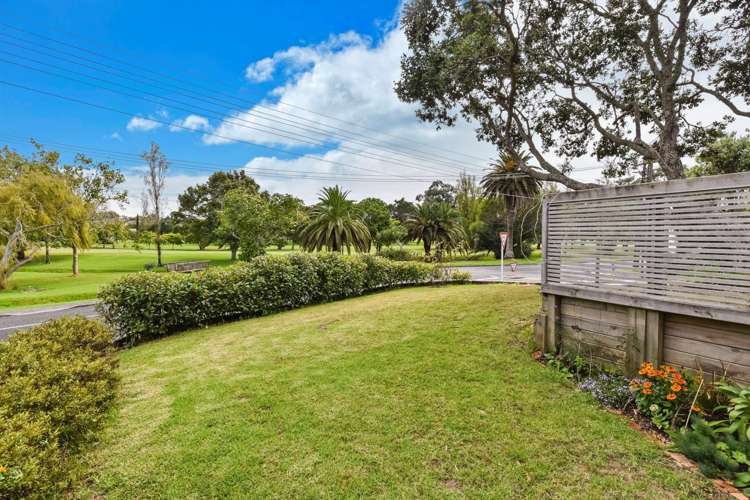 25 Ascot Avenue Narrow Neck_3
