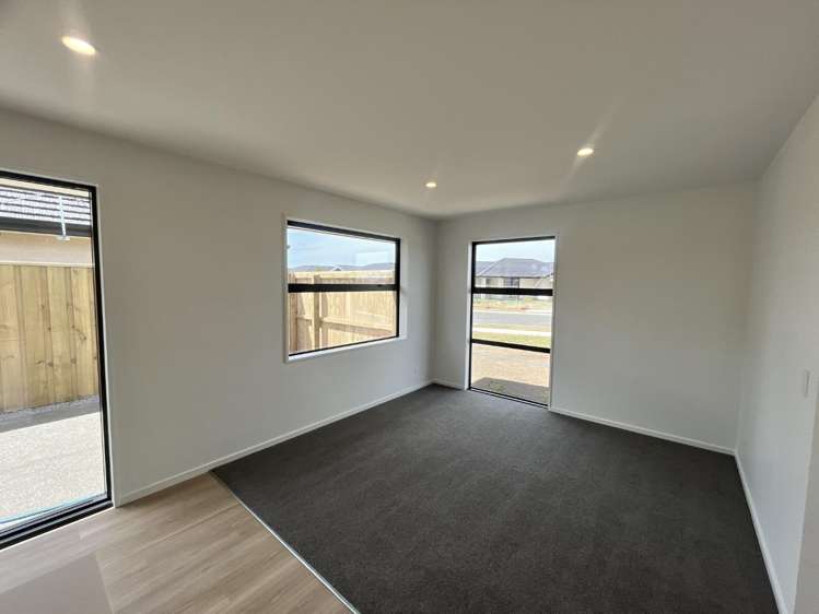 21 Muldowney Drive 11103_4