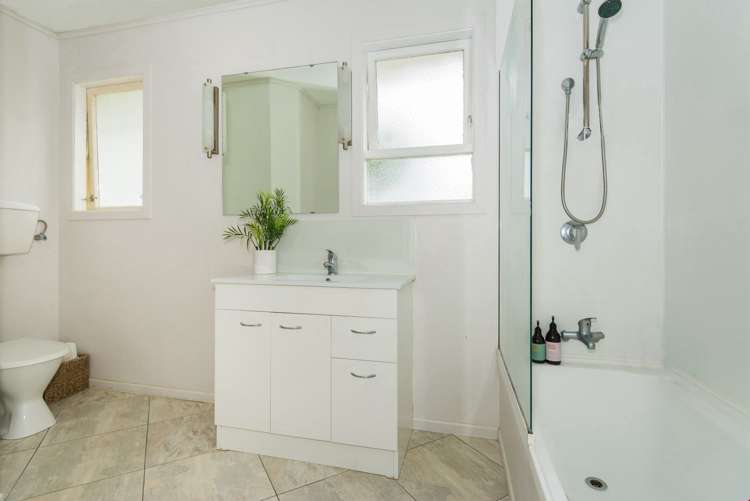 83 Fairclough Road Beach Haven_10