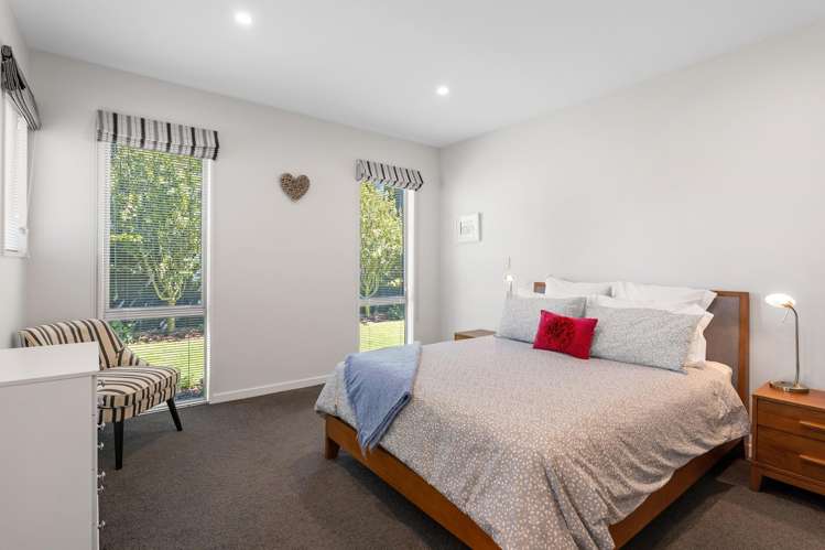 38 Carnaveron Drive Lincoln_15